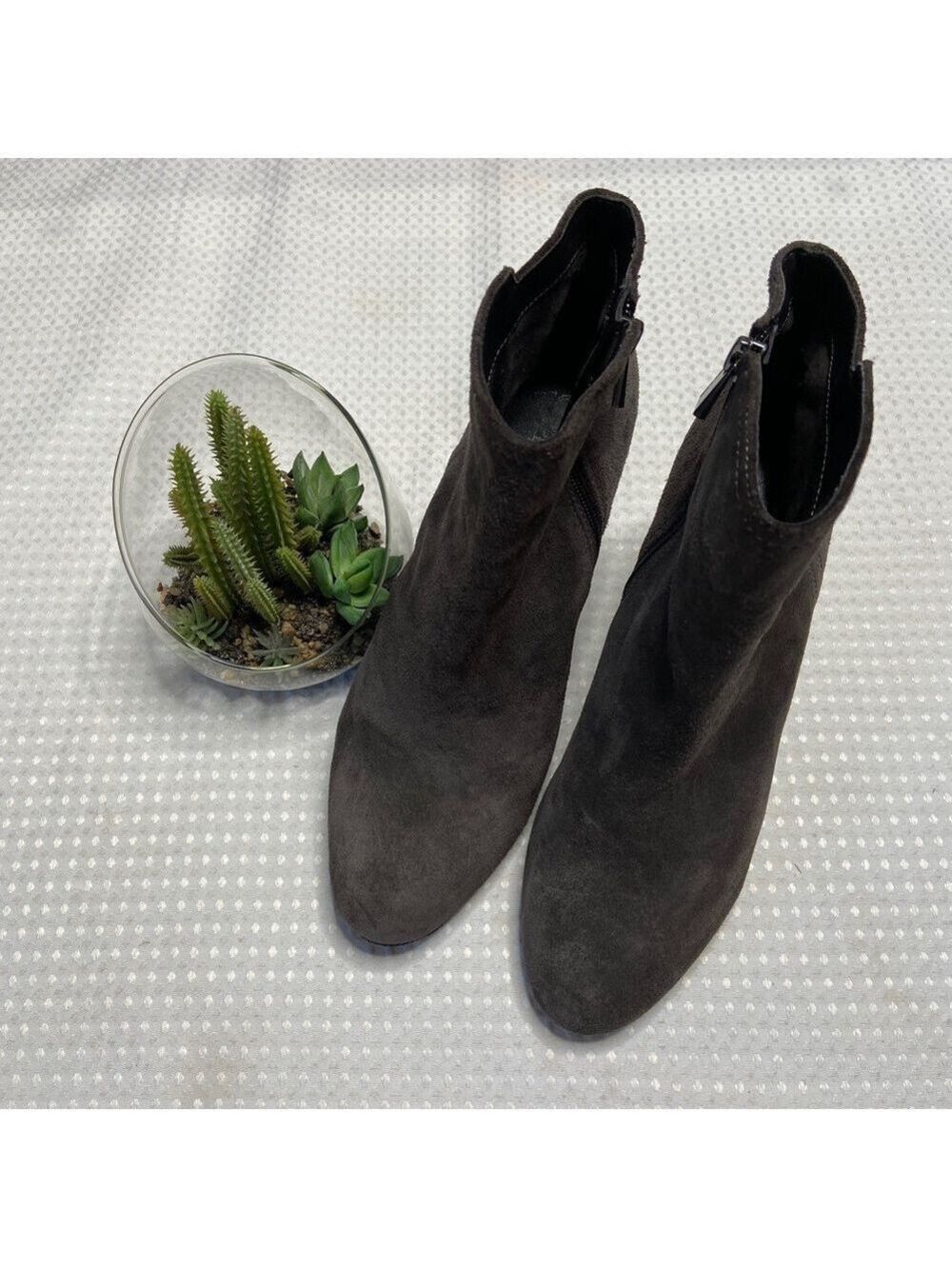 VINCE CAMUTO - Zandra Suede Wedge Booties 9.5m